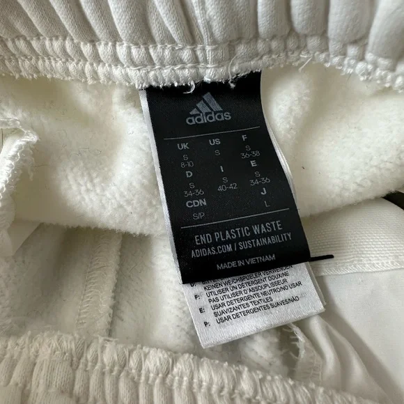 Adidas Women's Cream Shorts with Red Logo - Picture 6 of 7